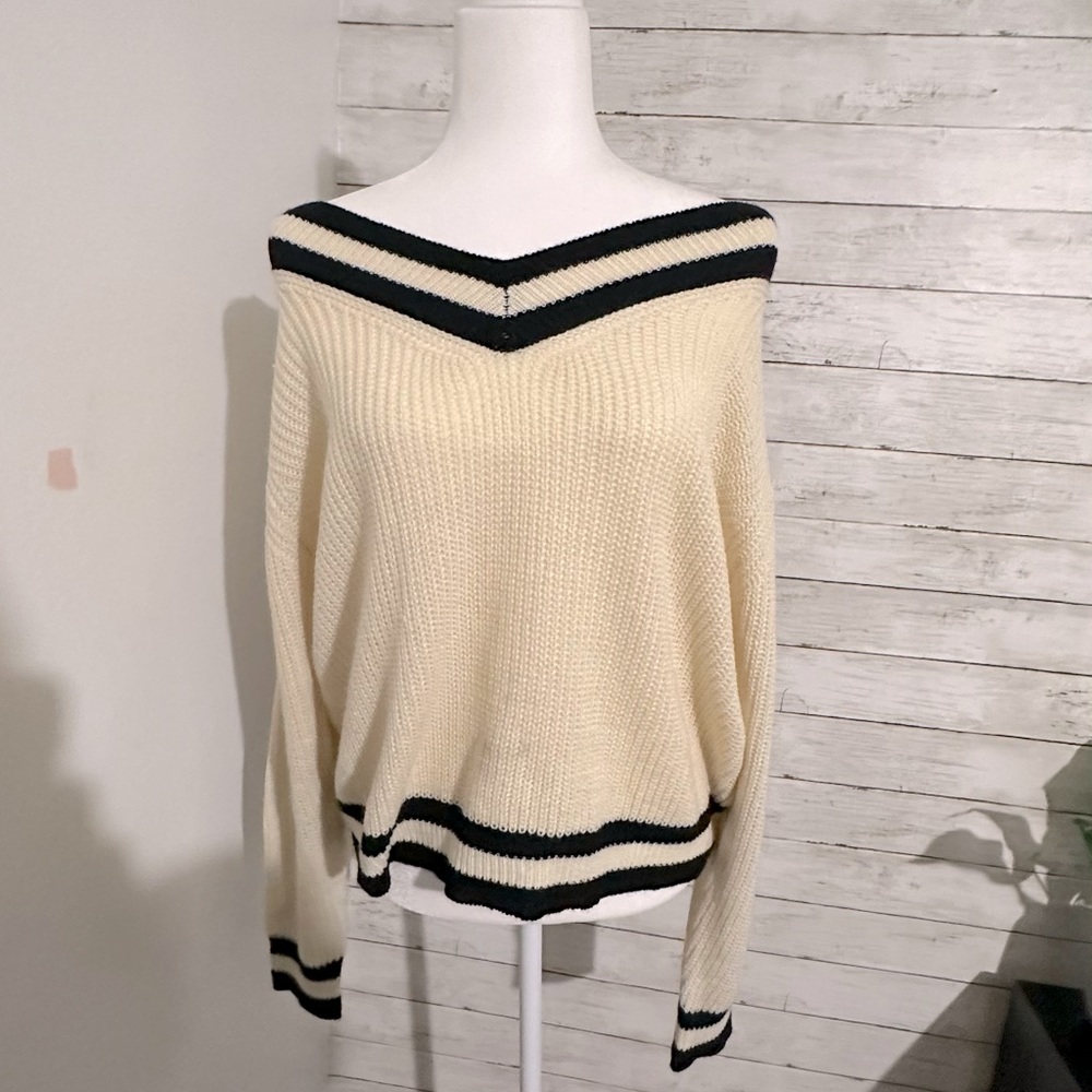 Crème And Black Sweater